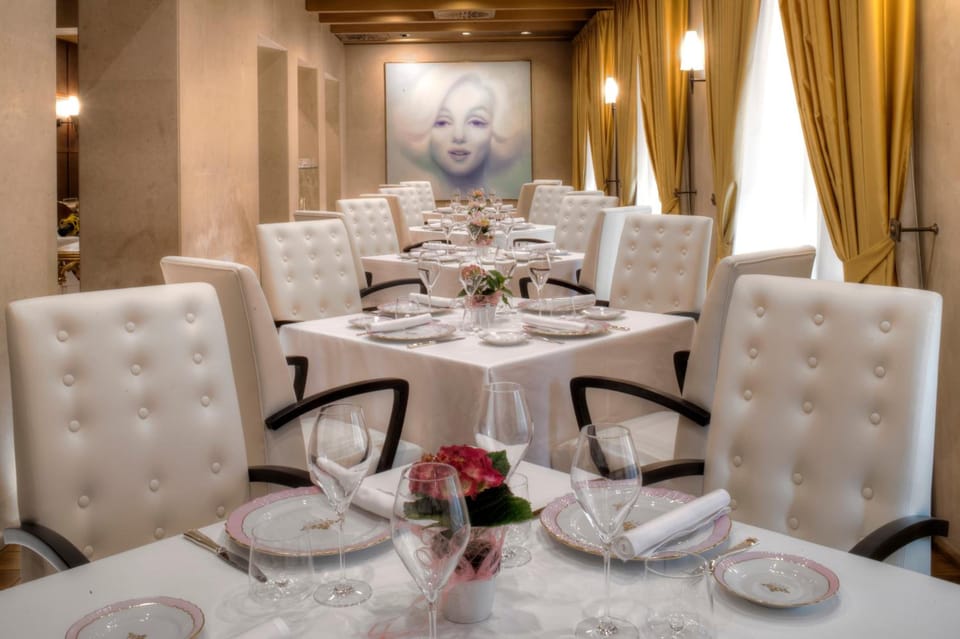Hotel Rua Frati 48 in San Francesco Hotel in Modena