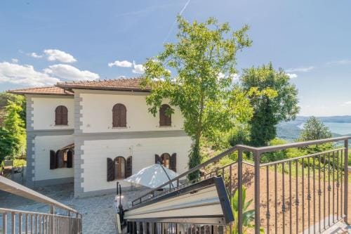 Lake Lovers Lodge Hotel in Umbria