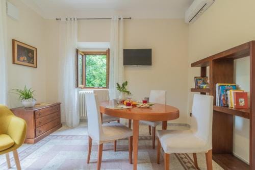 Lake Lovers Lodge Hotel in Umbria
