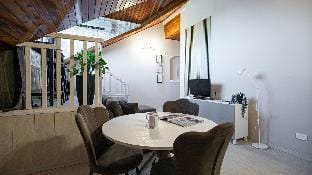Rovani 14 in Monza with 1 bedrooms and 1 bathrooms Hotel in Monza