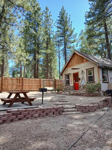 Big Bear Lake - Tulip Lane Cabin #26 Hotel in Big Bear