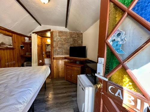 Big Bear Lake - Tulip Lane Cabin #23 - Micro Cabin Hotel in Big Bear