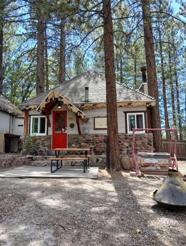 Big Bear Lake - Tulip Lane Cabin #25 Hotel in Big Bear