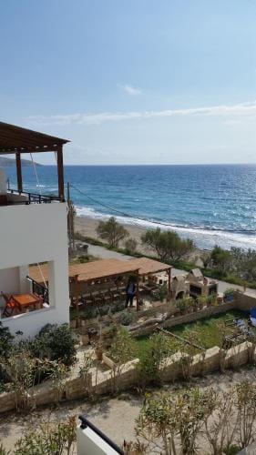 Finikas Studios & Apartments - Kalamaki Holidays Hotel in Crete