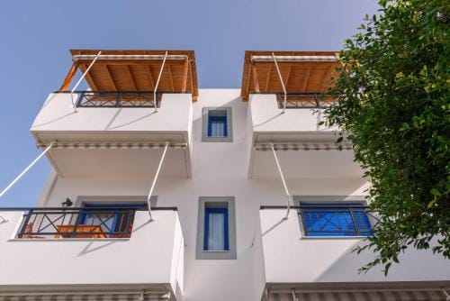 Finikas Studios & Apartments - Kalamaki Holidays Hotel in Crete