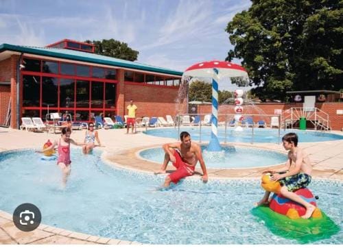 Marigold lodge 8 at Oakdene Forest Park Lodge in East Dorset District