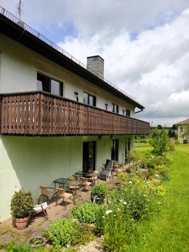 Grunvogels Landgasthof zum Grunen Baum Inn in Hesse
