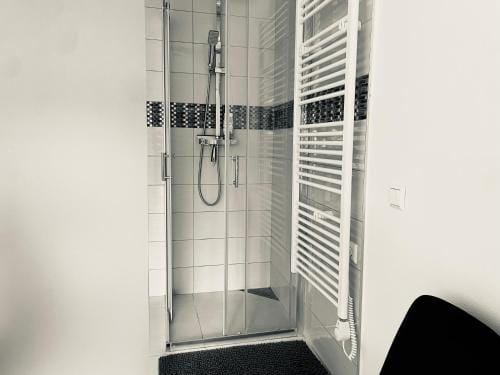 BRIGHT SINGLE ROOM IN GUEST House Hotel in Luxembourg