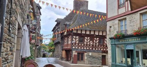 AU BON ACCUEIL A PORCARO AVEC ACCES au SPA EN ILLIMITE Hotel in Brittany