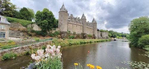 AU BON ACCUEIL A PORCARO AVEC ACCES au SPA EN ILLIMITE Hotel in Brittany
