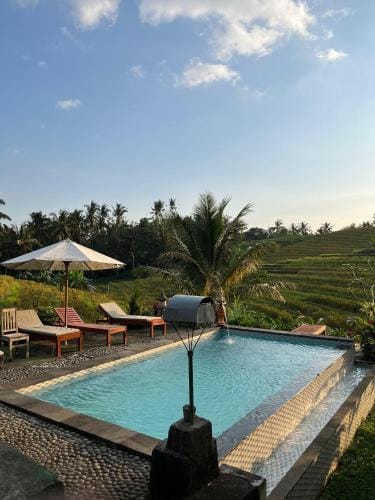Red Roses Guest House By Balitrees Hotel in East Selemadeg