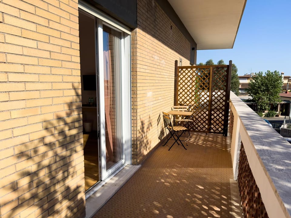 ISOLA 163 Guest House Hotel in Fiumicino