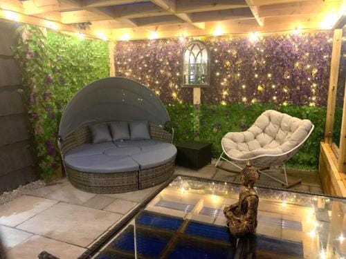 Barlosh Luxury Tpod PiperHill pool table, hot tub, 2 indoor outdoor terraces, BBQ, Firepit, lots of  Lodge in England