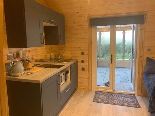 Barlosh Luxury Tpod PiperHill pool table, hot tub, 2 indoor outdoor terraces, BBQ, Firepit, lots of  Lodge in England
