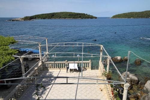 Apartments and rooms by the sea Molunat, Dubrovnik - 8964 Hotel in Dubrovnik-Neretva County
