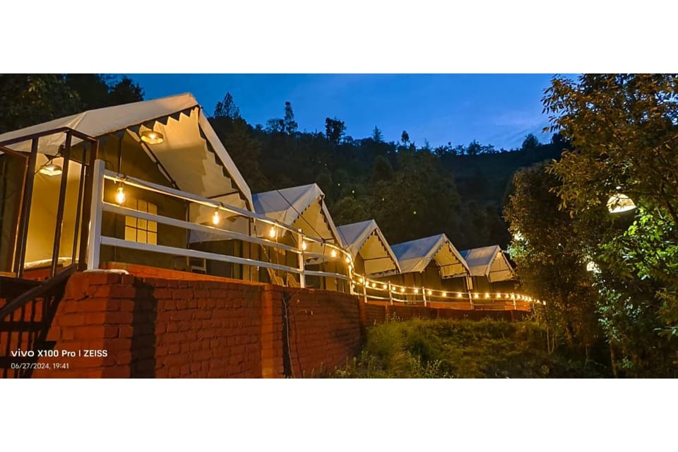Emerald Woods Mukteshwar Hotel in Uttarakhand