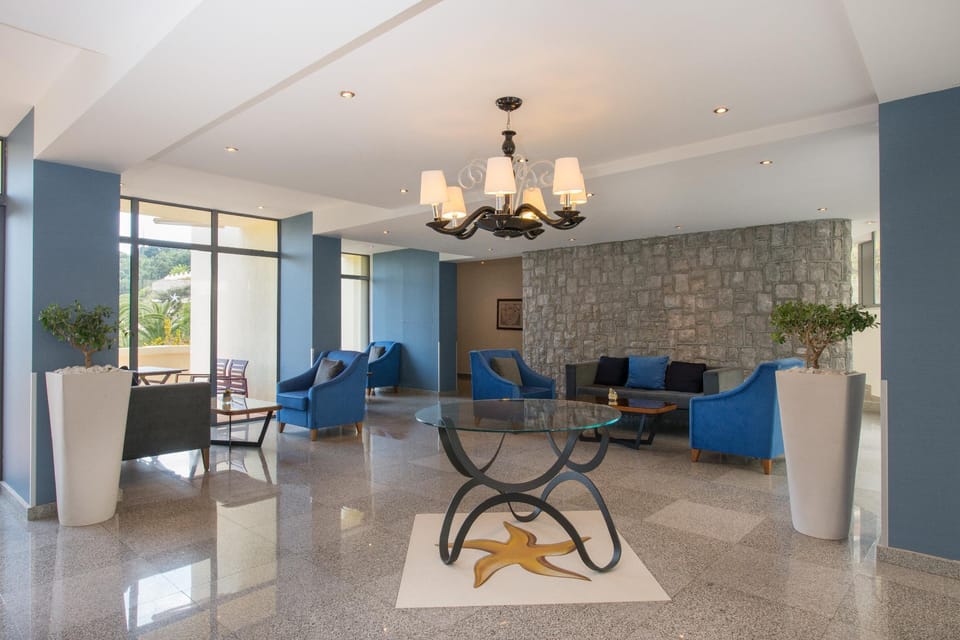 Iberostar Waves Bellevue Hotel in Budva