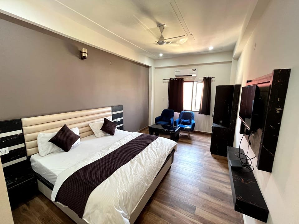 SKY HEIGHTS Hotel in Uttarakhand