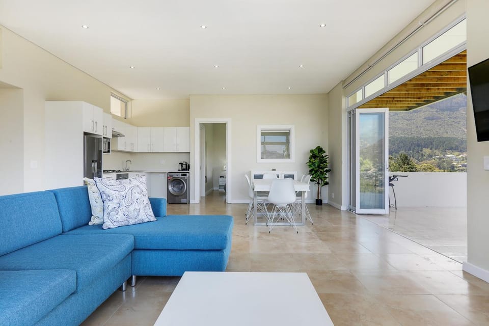 Mount Bay Hotel in Cape Town
