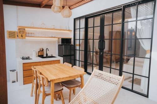 Brandon Villa Lovina with Private Pool Hotel in Bali