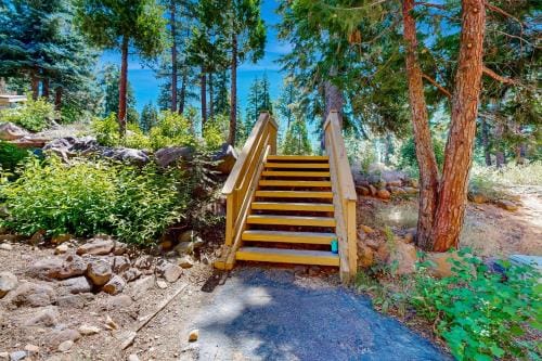 Kings Run Retreat Hotel in Tahoe Vista