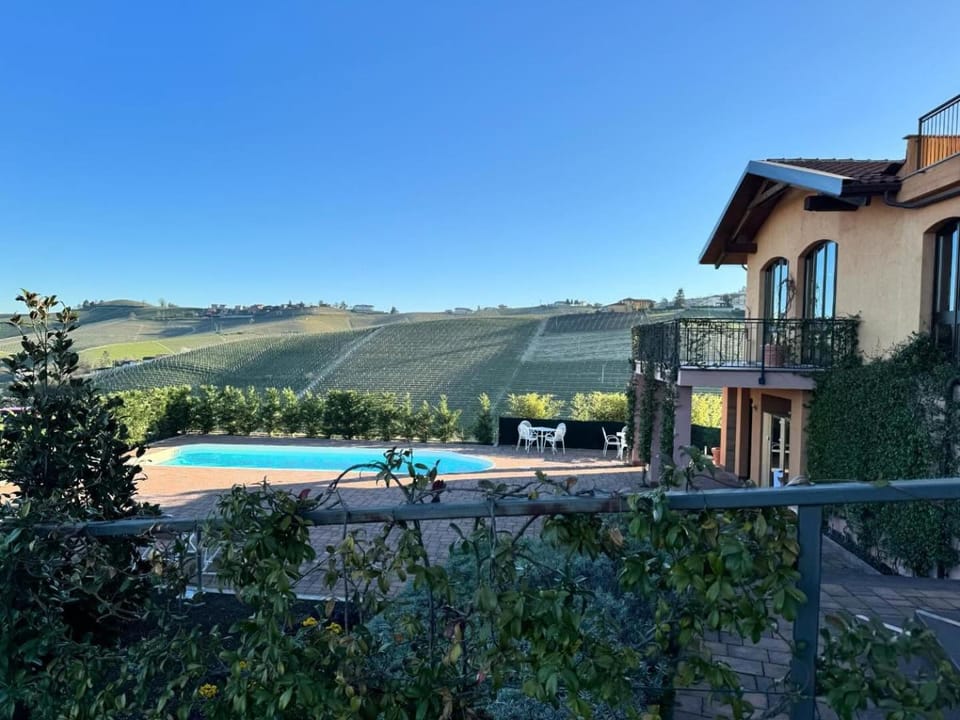 Panoramic Villa Garassino - country rooms and fine restaurant Hotel in Piedmont