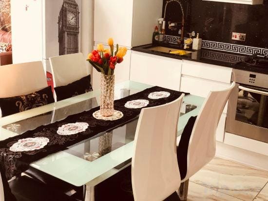 Centrally Located 4 Bedroom House Hotel in London Borough of Southwark