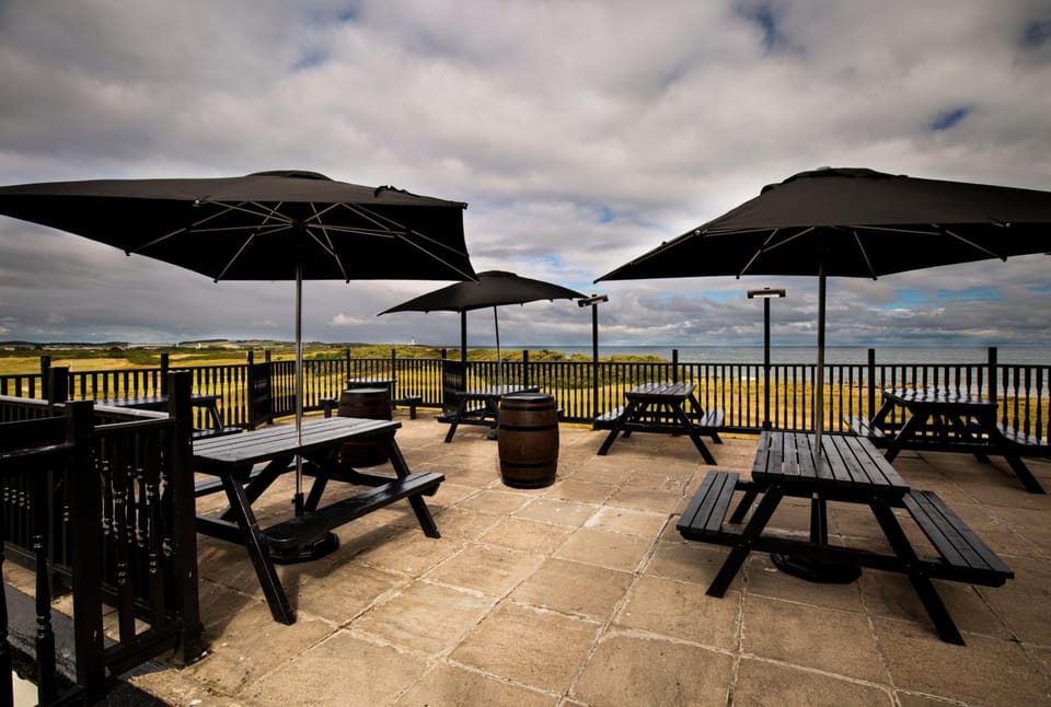 GOLF View Hotel & Macintosh Restaurant Hotel in Lossiemouth