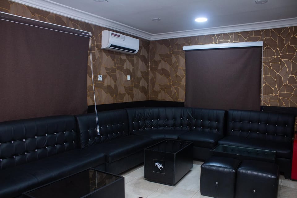 Mayors & Diplomats Suites Opebi Hotel in Lagos