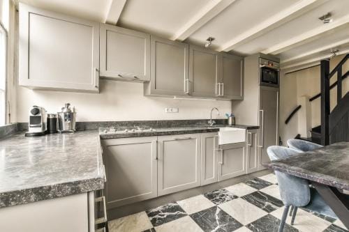 Spiegelgracht Apartments with Canal View Hotel in Amsterdam