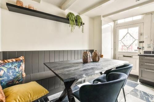 Spiegelgracht Apartments with Canal View Hotel in Amsterdam