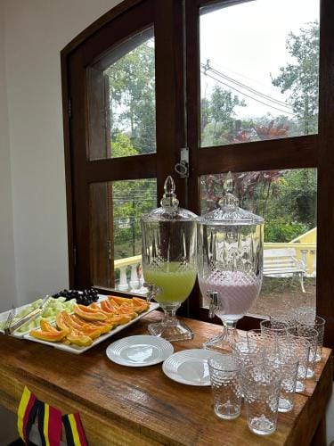 Suite Romantica premiada com linda vista de varanda em Petropolis! Inn in State of Rio de Janeiro