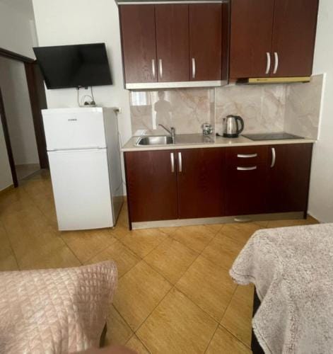 Vila K&M Hotel in Ksamil
