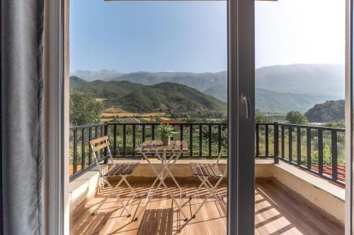 Guesthouse Lumo & pool Lodge in North Macedonia