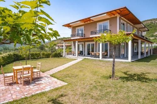 Guesthouse Lumo & pool Lodge in North Macedonia