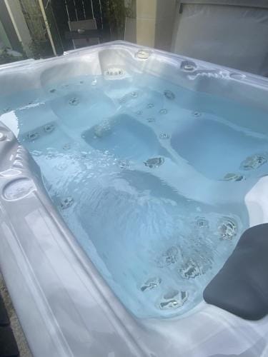La chambre d'hote de la fontaine de Jonquier Jacuzzi privatif Hotel in Provence-Alpes-Côte d'Azur