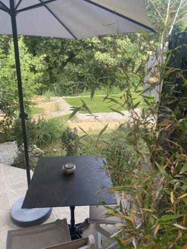 La chambre d'hote de la fontaine de Jonquier Jacuzzi privatif Hotel in Provence-Alpes-Côte d'Azur
