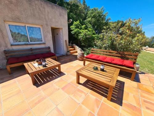 Villa M, Chambres d'Hotes, Vue mer, Sauna, Piscine a Six-Fours Hotel in Six-Fours-les-Plages