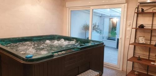 Le grand jardin de Gaia et de Rose Hotel in Hauts-de-France