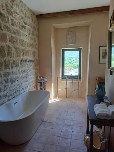 Chateau de Sainte Jalle Hotel in Provence-Alpes-Côte d'Azur