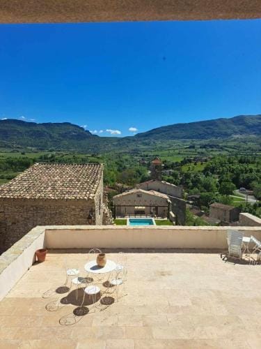 Chateau de Sainte Jalle Hotel in Provence-Alpes-Côte d'Azur