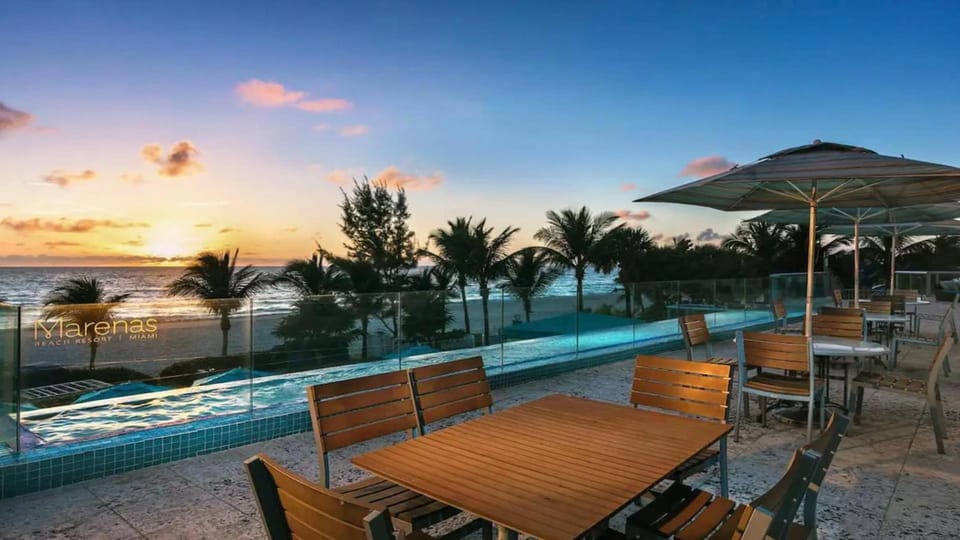 Deluxe Studio Balcony Bay View Amazing Pool Inn in Sunny Isles Beach