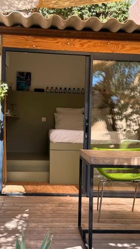 Exclusif - Urban Cabin vue mer les pieds dans l'eau Hotel in Marseille