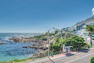 Private Holiday Apartment w Pool and Views  Bali E Hotel in Camps Bay