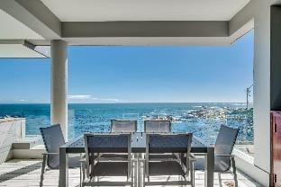 Private Holiday Apartment w Pool and Views  Bali E Hotel in Camps Bay