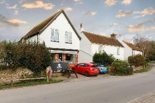 Two-bed beachside apartment  West Wittering Hotel in West Wittering