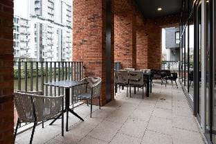 Alabaster Suite by CasaCity Hotel in Salford