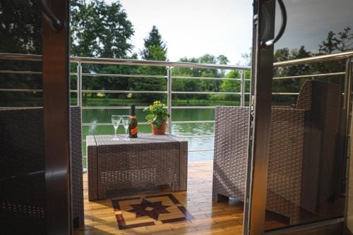 Floating Dream Hotel in Piedmont