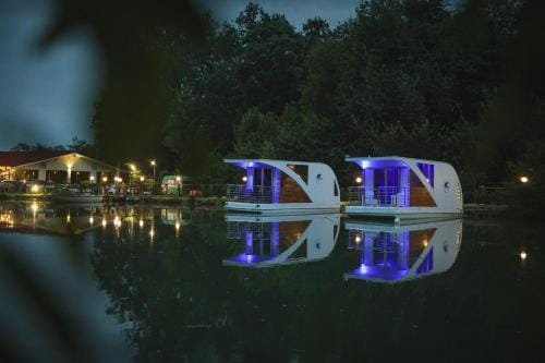 Floating Dream Hotel in Piedmont