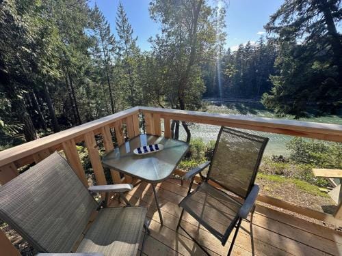 Thetis Island Get Away Cottage Hotel in Southern Gulf Islands